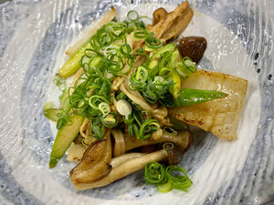 イカ下足とアスパラのバター炒め